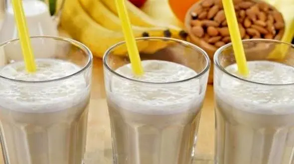 اسموتی موز یک چربی سوز خوشمزه + دستور تهیه در خانه