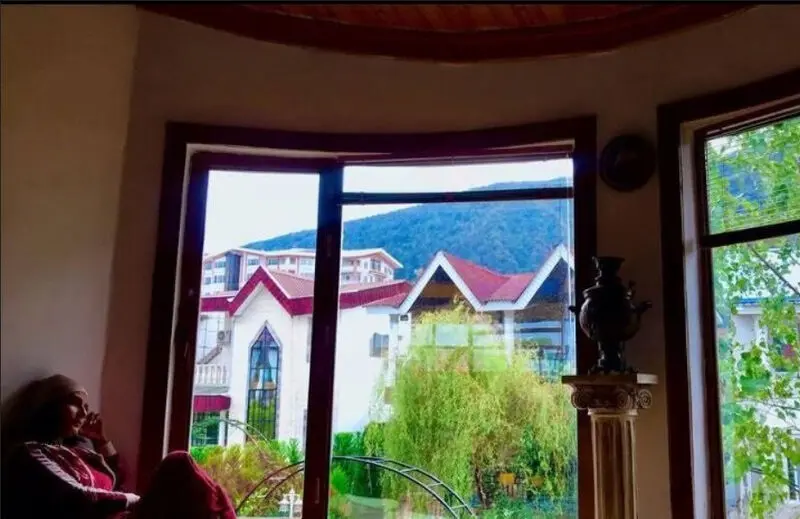 چیدمان بی‌نظیر تراس خانه سمیرا حسن‌پور