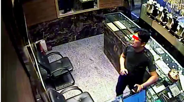 عکس های مخفی از دزد عابر بانک های تهران!/این دزد را می شناسید؟ + عکس