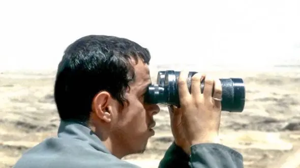 عکس دیده نشده «حسن باقری برادر سرلشکر باقری» با کلاشینکف در لبنان / اواخر دهه 50