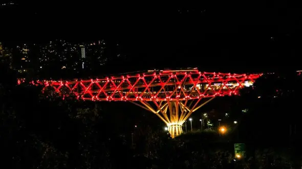 پل طبیعت امشب قرمز می شود