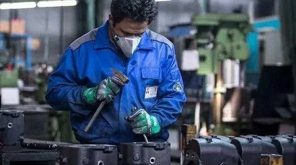 زندگی کارگری با حقوق 400 هزار تومان! / همسان سازی حقوق زودتر انجام شود