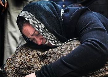 ضجه های جگرسوز زیبا بروفه در مراسم تشییع همسر جوانش پیام صابری/ عشق که نمیمیره!
