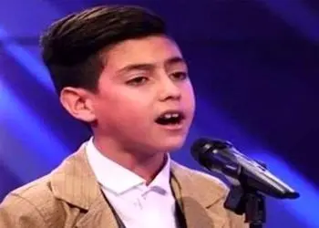 فیلم/ مجید معظمی، همان کودک دوست‌داشتنی عصر جدید / حالا با استایلی جذاب و صدایی مردانه روی صحنه از عاشقی می خواند