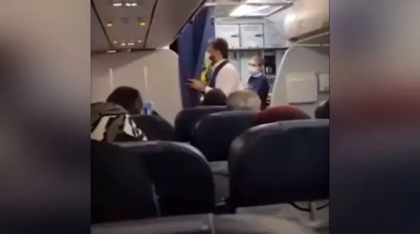 جنجال یک سگ در هواپیمای پرواز ایرانی ! + فیلم 2 آقای بازیگر چه کردند !