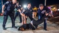 دو پلیس آمریکایی یک مرد لاتین تبار را به شدت کتک زدند
