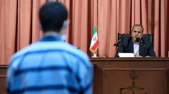 مامور کلانتری مشهد پای چوبه دار رفت / به خاطر آبروی دخترش دست به اسلحه شد