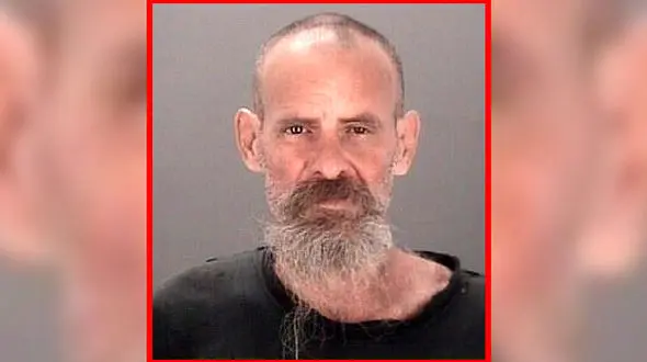 رفتار زشت مرد جوان در دستشویی عمومی پارک+عکس