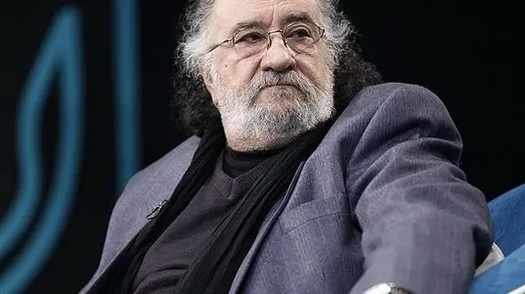 انتقاد تند داریوش ارجمند از مجری‌های تلویزیون/ شلوارهای تنگی می‌پوشند که پدربزرگ من در رختخواب می‌پوشید!