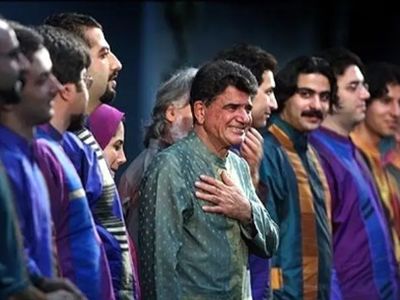 فیلم آواز باشکوه و  اصیل استاد محمدرضا شجریان  / وقتی میخونه  تماشاچیا با خوندنش اشک شوق میریزن !