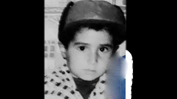 این کودک کدام مجری مشهور صدا و سیما است؟ / حدس بزنید