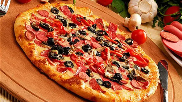 گارسون به خاطر دیر آوردن پیتزا چاقو خورد 