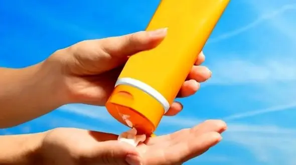 راهنمای کامل انتخاب ضدآفتاب: محافظت از پوست شما در برابر اشعه‌ های مضر