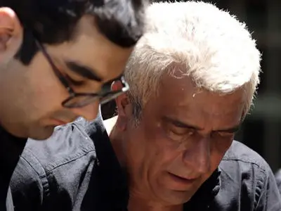 فیلم گریه های دردناک همسر شهرزاد جواهری در مراسم خاکسپاری خانم بازیگر / از حضور لادن اسکندری تا هدایت هاشمی و دیگر هنرمندان/روحش شاد
