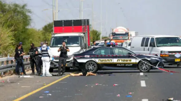 کشته و زخمی شدن 7 صهیونیست در تیراندازی به یک اتوبوس