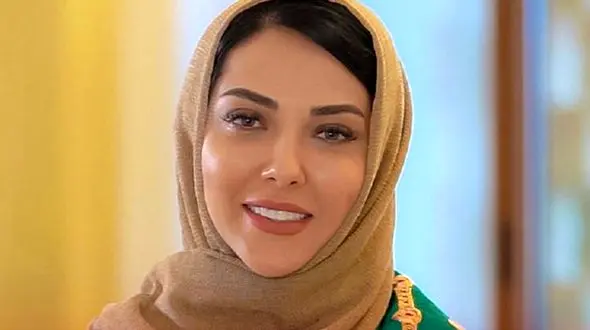  عکس/ پیام جالب لیلا اوتادی برای فردوسی در جوار مقبره اش 