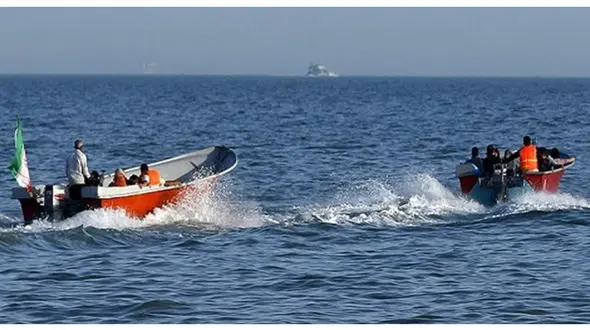 ۲ فروند قایق موتوری هنگام صید ترال در بوشهر متوقف شدند