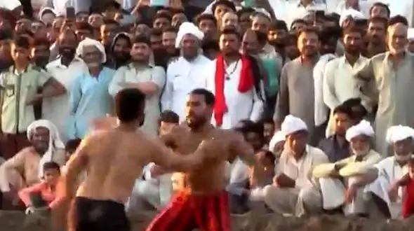 ببینید /جدال نفس گیر بین دو کشتی گیر هندی + فیلم حیرت آور