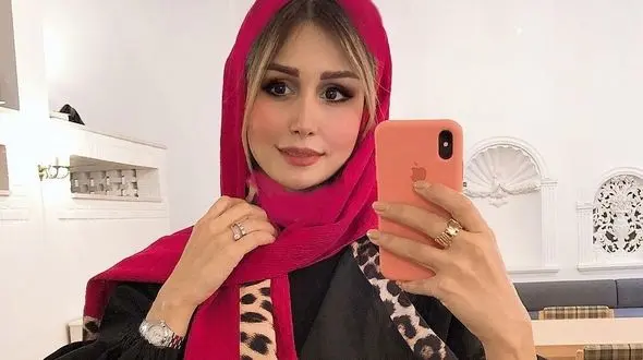 خرید فرش ریزبافت ایرانی پسند سپیده بزمی پور همسر شاهرخ استخری برای خونه شون