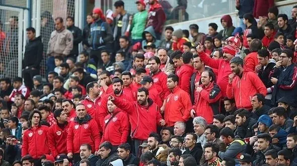 لیگ برتر فوتبال ایران؛ فحاشی و دیگر هیچ/  کاش همیشه ورزشگاه‌ها آماده حضور تماشاگر نباشد!