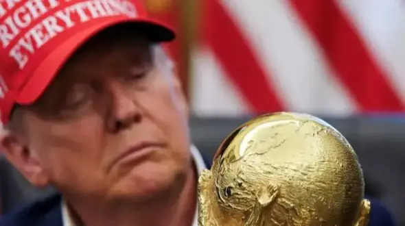 آیا ترامپ اجازه داشت به کاپ جام جهانی دست بزند؟