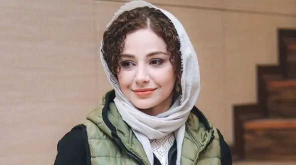 عکس ها / تیپ و استایل فوق جذاب مهتاب ثروتی / از روسری پلنگی تا لباس صورتی مشکی