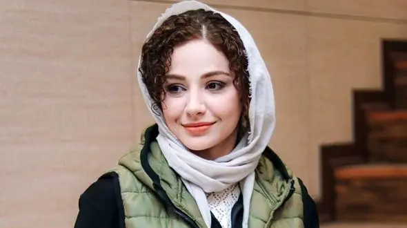عکس ها / تیپ و استایل فوق جذاب مهتاب ثروتی / از روسری پلنگی تا لباس صورتی مشکی