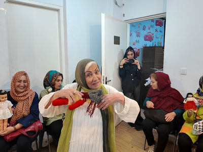 عروسک های کودکی زنان منطقه 7 تهران دوباره جان گرفتند + فیلم دیدنی از یک دورهمی جذاب