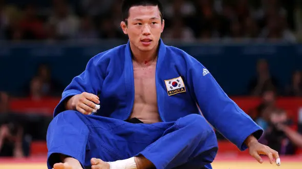 بازداشت قهرمان المپیک به دلیل اقدام شیطانی با دختر نوجوان + عکس / کره جنوبی