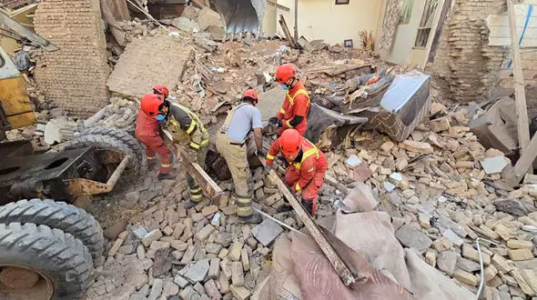 آخرین آمار فوتی و مصدوم ها ی ریزش ساختمان در قیامدشت از زبان جلال ملکی / آوار برداری ادامه دارد + فیلم