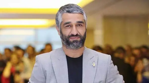 پژمان میگه هرکاری ما میکردیم از نظر علی آقای پروین بد بود و خاطره ای میگه که ثابت کنه این موضوع رو+فیلم