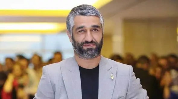 پژمان میگه هرکاری ما میکردیم از نظر علی آقای پروین بد بود و خاطره ای میگه که ثابت کنه این موضوع رو+فیلم