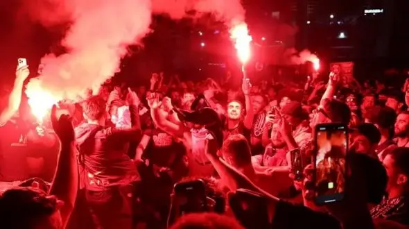 جشن قهرمانی پاری  سن ژرمن در فرانسه کشته داد!