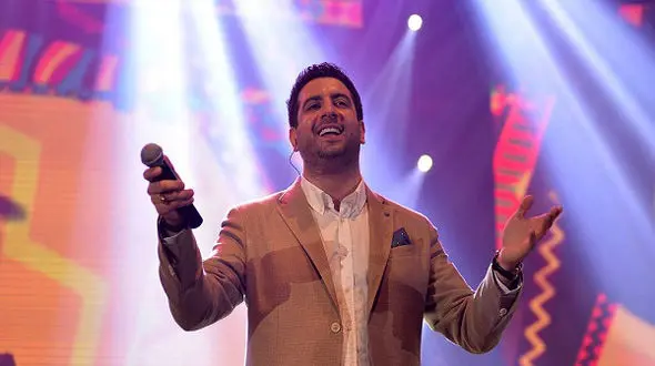 خواننده شاد موسیقی پاپ امشب در سالن میلاد روی صحنه می‌رود