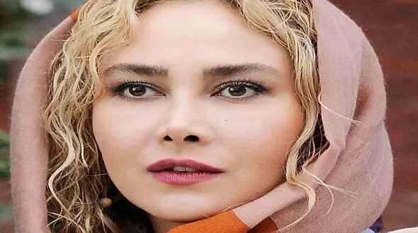 خوشرنگ ترین حیوان خانگی آنا نعمتی + عکس