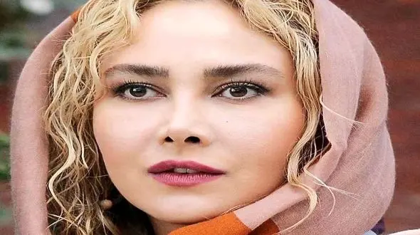 خوشرنگ ترین حیوان خانگی آنا نعمتی + عکس