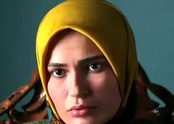 عکس سفر در زمان/ «دنیا» سریال گذر از رنج ها در حال قدم زدن در انگلیس و در 35 سالگی