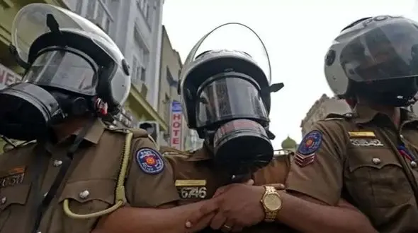 ببینید فیلم لحظه شورش مردم و اشغال کاخ ریاست جمهوری در سریلانکا