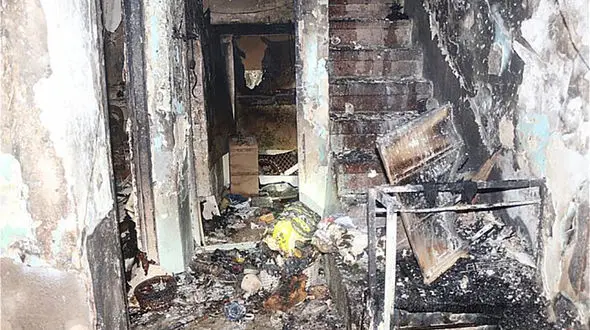 خانه 3 طبقه قدیمی در آتش سوخت / در تهران رخ داد + عکس ها