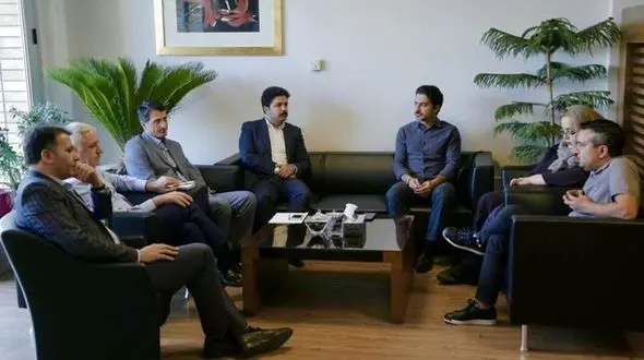 دیدار همایون شجریان با مدیران شهرداری /  کنسرت خیابانی به همدلی کمک می‌کند +عکس ها