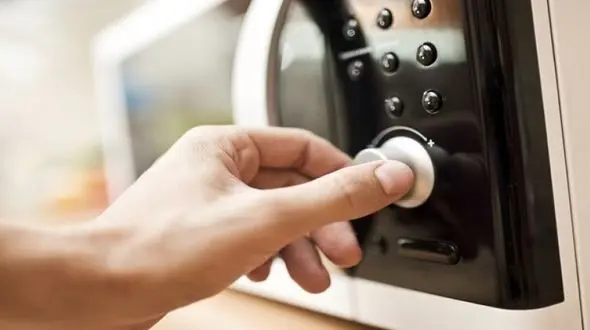 غذاهایی که هرگز در مایکروویو نباید گذاشت!