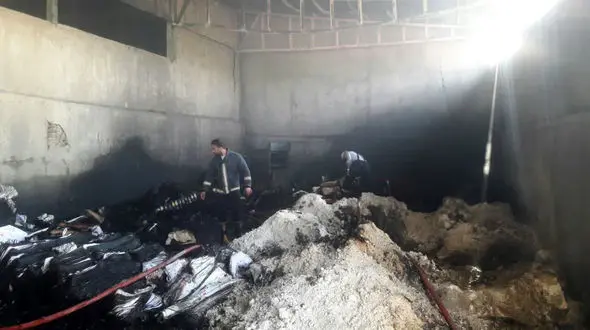 آتش سوزی در کارخانه تولید پودرهای صنعتی در همدان  