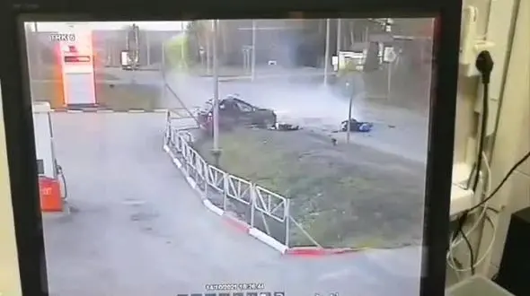 ببینید / لحظه جان باختن راکب موتور پس از سرشاخ شدن وحشتناک با خودرو / فیلم وحشتناک