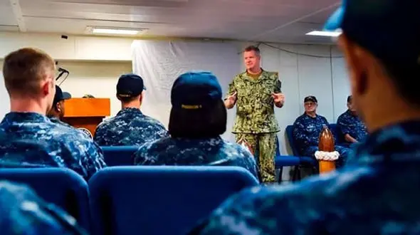 فرمانده ناوگان دریایی پنجم آمریکا : برای رفتار حرفه ای ارتش و سپاه ایران احترام قائلم 