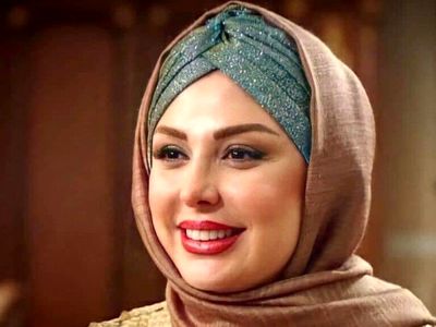 تیپ و چهره ناز لنا، دختر نیوشا ضیغمی با عینک جدیدش / داره کم کم بدل مامانش میشه!