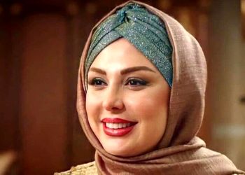 تیپ و چهره ناز لنا، دختر نیوشا ضیغمی با عینک جدیدش / داره کم کم بدل مامانش میشه!