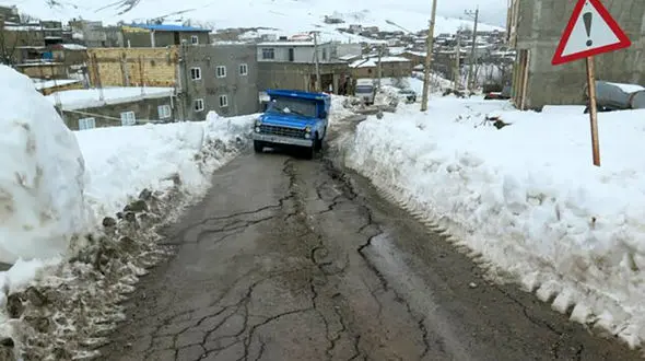 رانش زمین در سمنان / تخلیه تعداد زیادی خانه و اعلام منطقه ممنوعه+ عکس