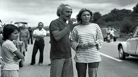 فیلم / بنفشه ریاضی بازیگر تاسیان: دوست دارم نقش گوگوش را بازی کنم! / خیلی برام جالبه ...