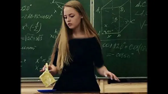 انتشار تصاویر شخصی دختر 17ساله دردسرساز شد +عکس