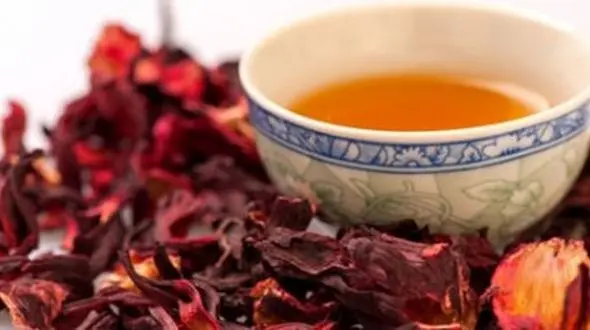 درمان ساده آکنه با چای قرمز